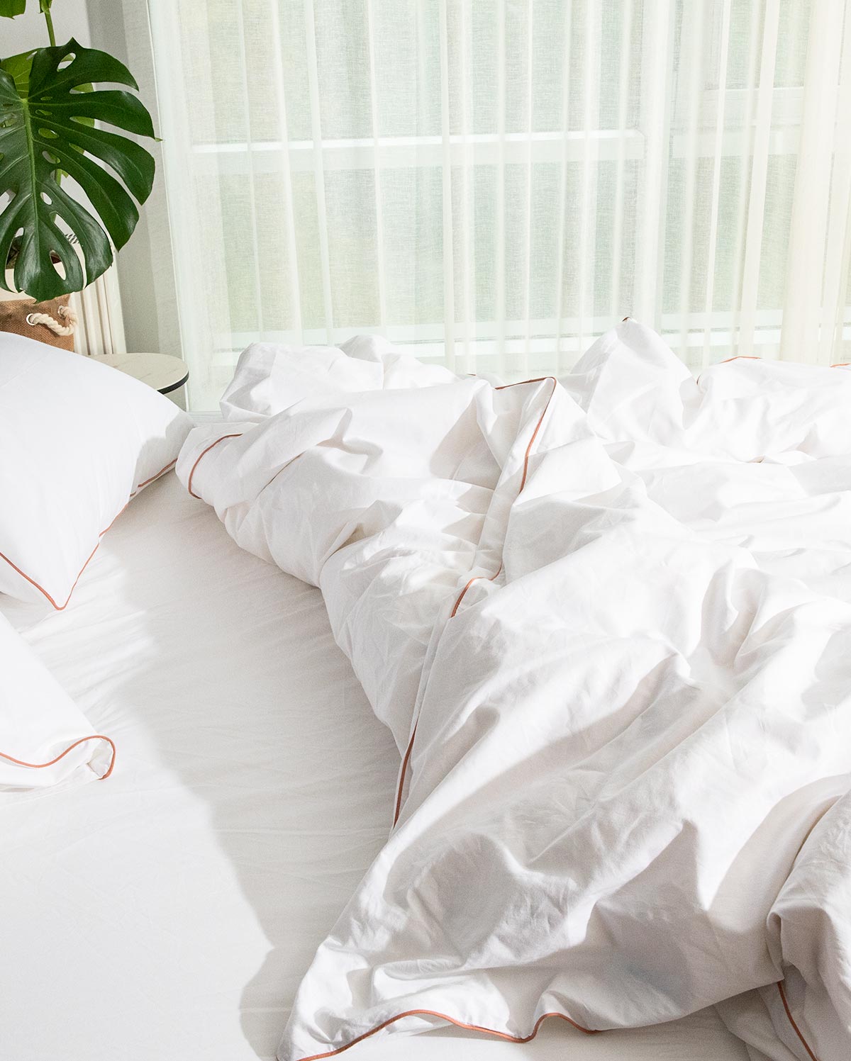 Classic Percale - Core Bedding Set - White with Peach Piped Edge