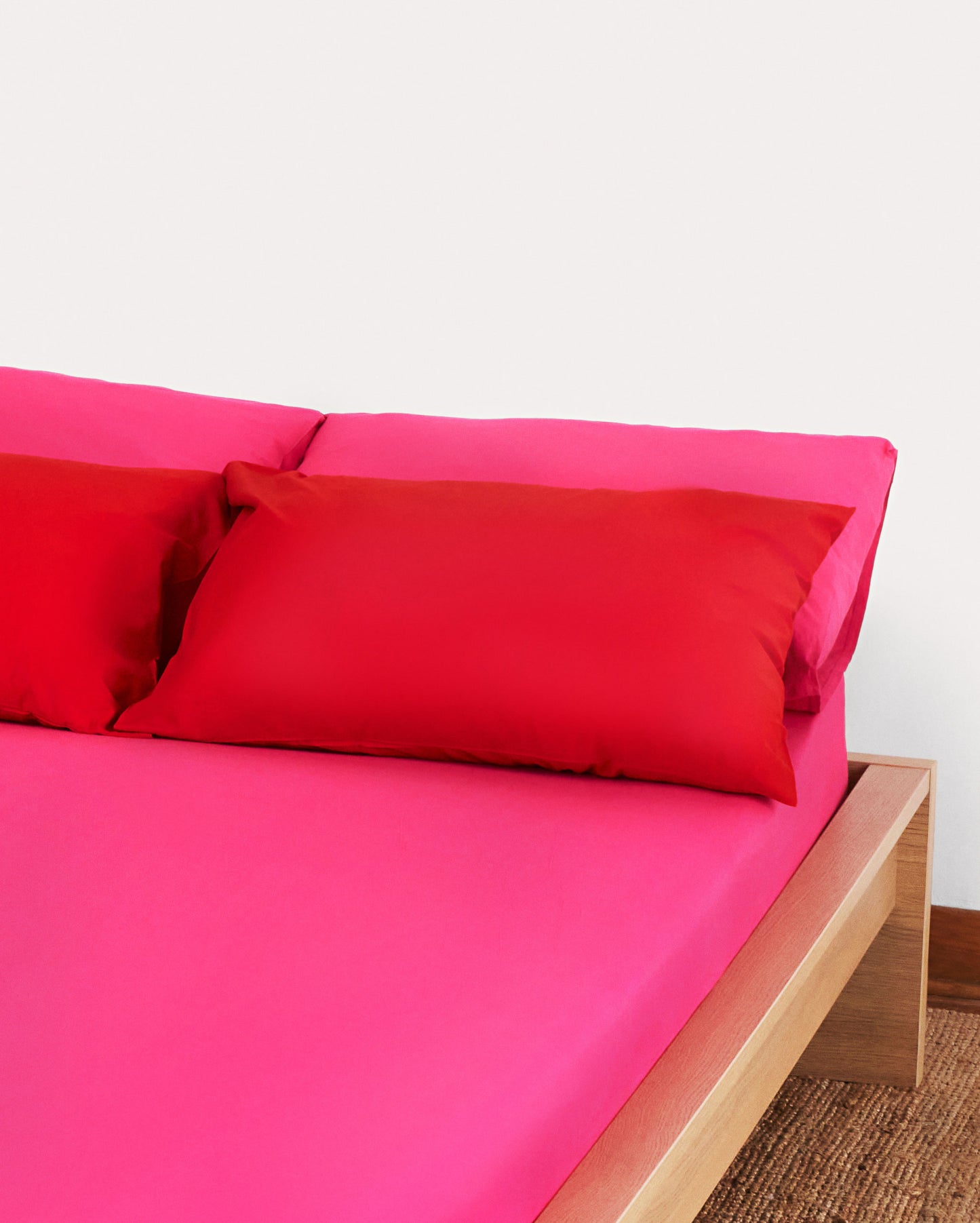 Reversible Sateen Bedding Set - Fuchsia & Red