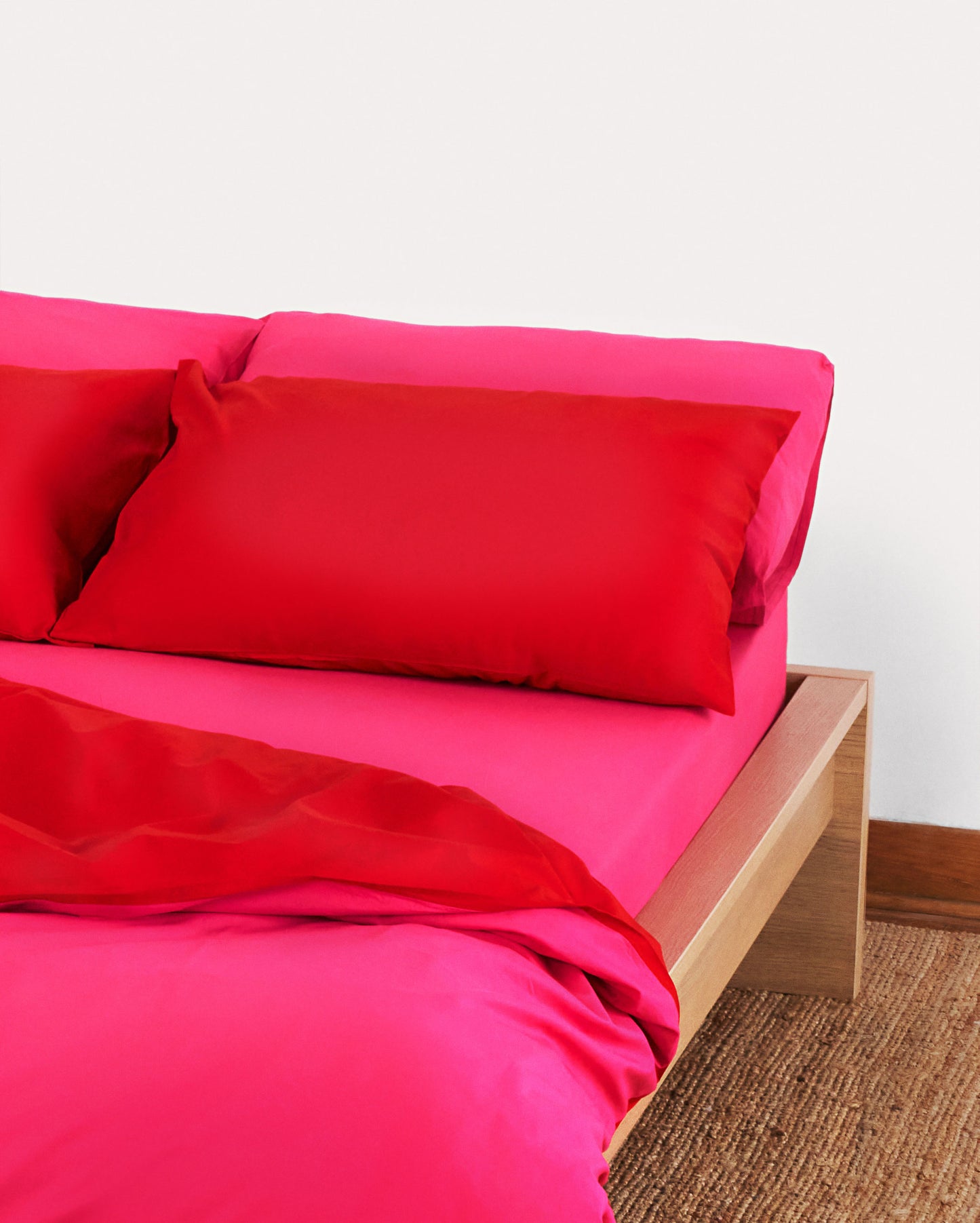 Reversible Sateen Bedding Set - Fuchsia & Red