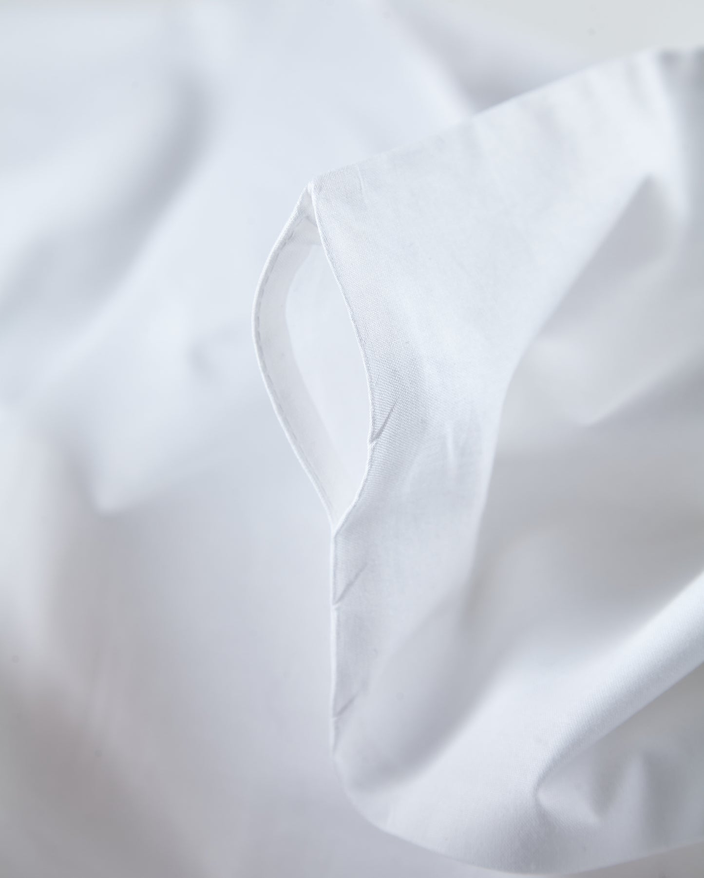 Classic Percale - Fitted Sheet Set- White with Navy Blue Piped Edge