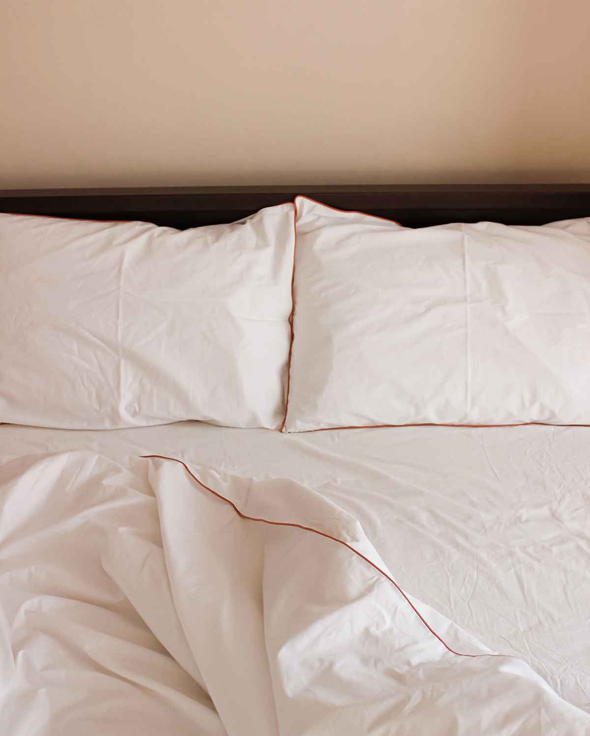 Classic Percale Duvet Cover- White with Peach Piped Edge